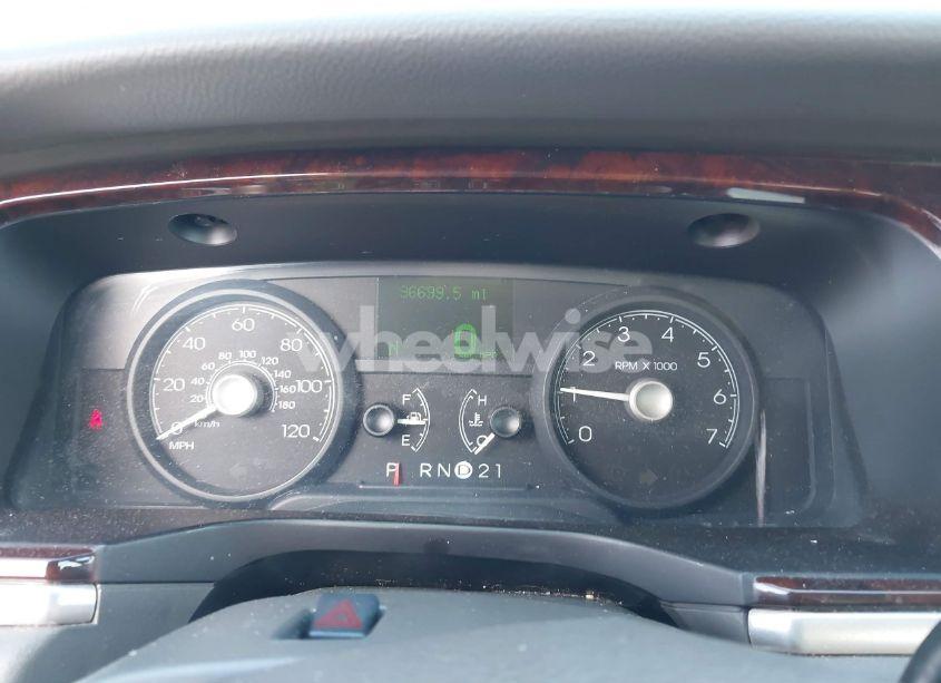 Photo 7 of 2010 Lincoln Town CAR SIGNATURE LIMITED (VIN 2LNBL8CV8AX614492)