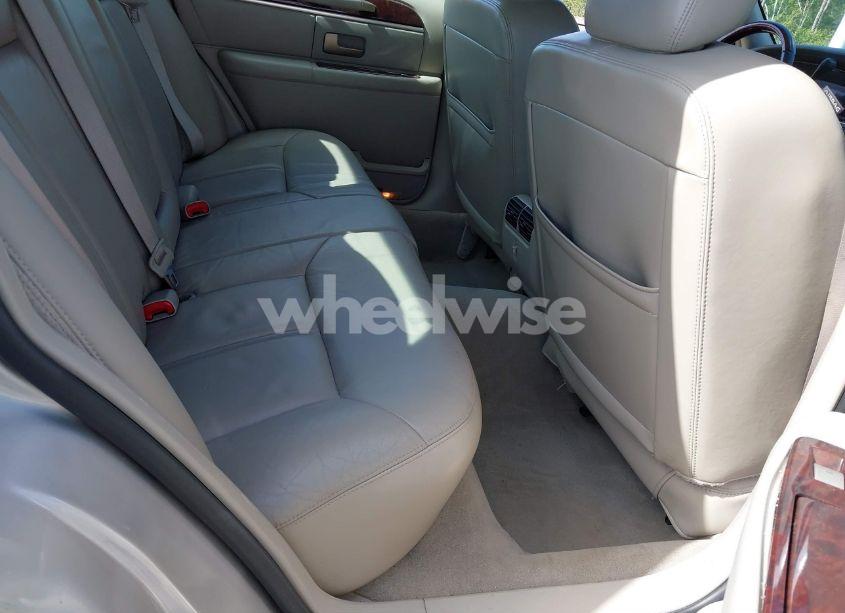 Photo 8 of 2010 Lincoln Town CAR SIGNATURE LIMITED (VIN 2LNBL8CV8AX614492)