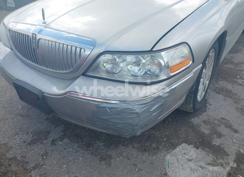 Photo 6 of 2010 Lincoln Town CAR SIGNATURE LIMITED (VIN 2LNBL8CV9AX610452)