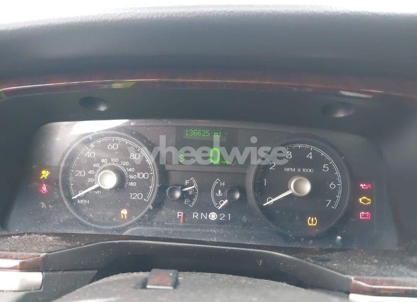 Photo 7 of 2010 Lincoln Town CAR SIGNATURE LIMITED (VIN 2LNBL8CV9AX610452)