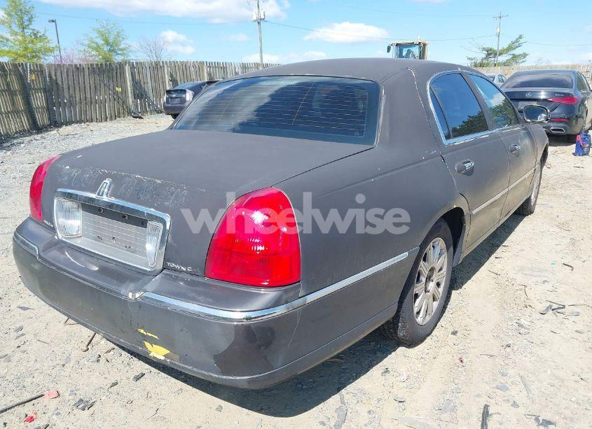 Photo 4 of 2010 Lincoln Town CAR SIGNATURE LIMITED (VIN 2LNBL8CVXAX615692)