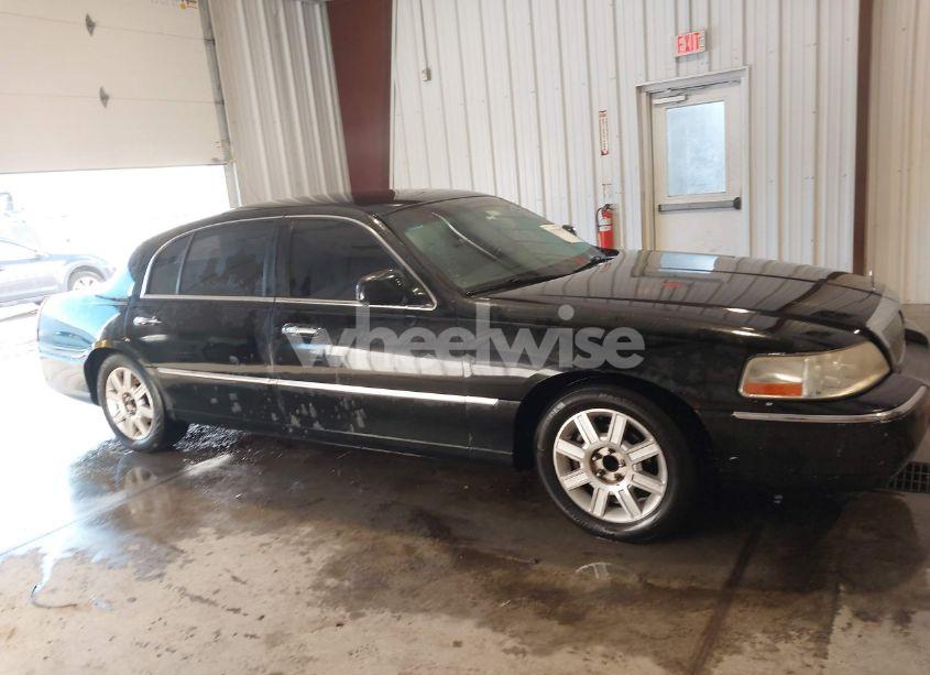 Photo 13 of 2011 Lincoln Town CAR EXECUTIVE L (VIN 2LNBL8EV0BX762795)