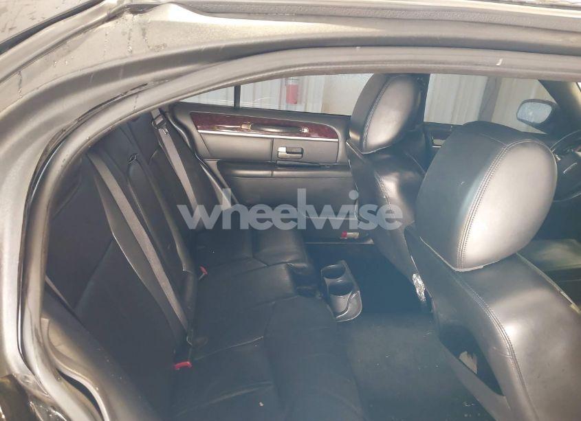 Photo 8 of 2011 Lincoln Town CAR EXECUTIVE L (VIN 2LNBL8EV0BX762795)