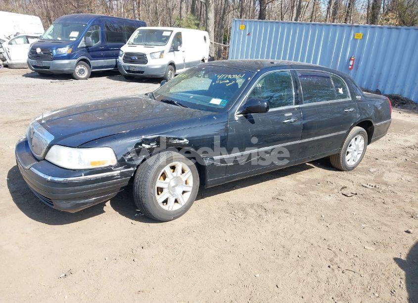 Photo 2 of 2011 Lincoln Town CAR EXECUTIVE L (VIN 2LNBL8EV2BX753824)