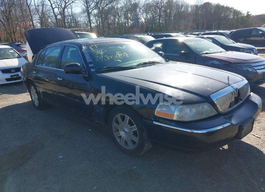 2011 Lincoln Town CAR EXECUTIVE L (VIN 2LNBL8EV5BX758287) main photo