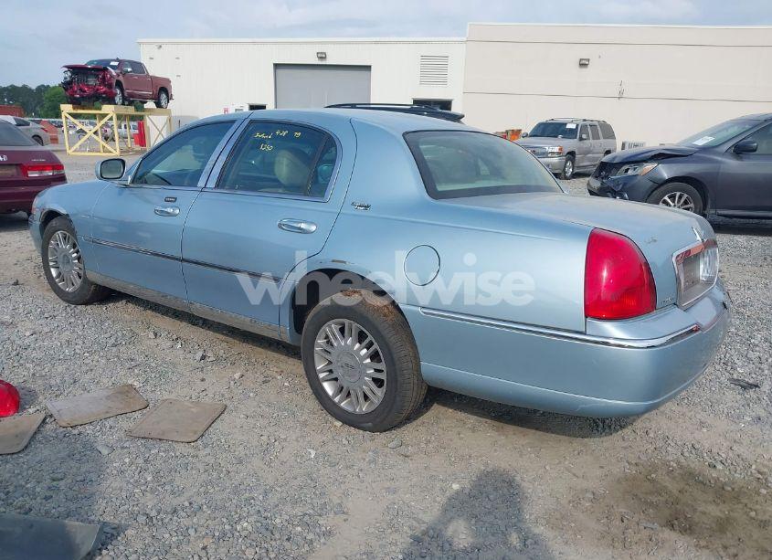 Photo 3 of 2009 Lincoln Town CAR SIGNATURE LIMITED (VIN 2LNHM82V69X627696)
