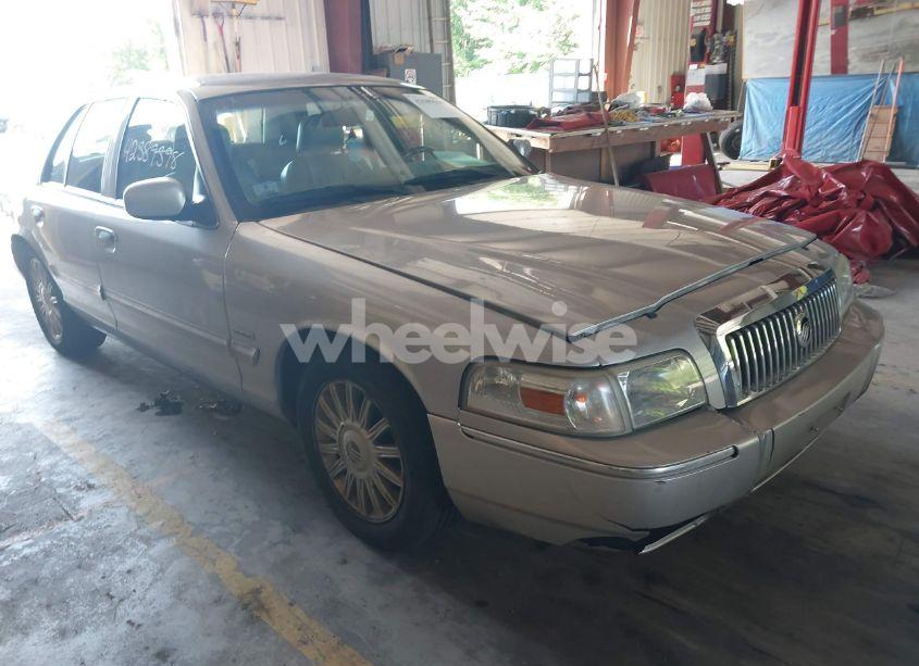 2010 Mercury Grand MARQUIS LS (FLEET ONLY) (VIN 2MEBM7FV3AX626037) main photo