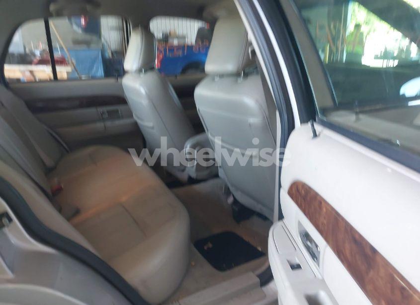 Photo 8 of 2010 Mercury Grand MARQUIS LS (FLEET ONLY) (VIN 2MEBM7FV3AX626037)