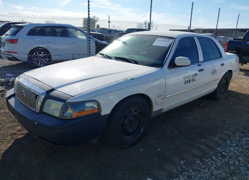 Photo 2 of 2010 Mercury Grand MARQUIS LS (FLEET ONLY) (VIN 2MEBM7FV6AX615016)