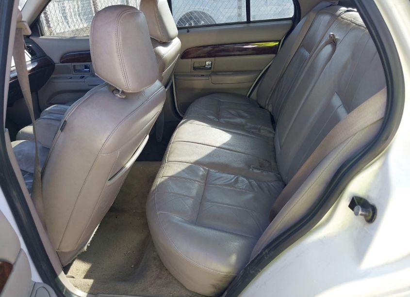 Photo 8 of 2010 Mercury Grand MARQUIS LS (FLEET ONLY) (VIN 2MEBM7FV6AX615016)