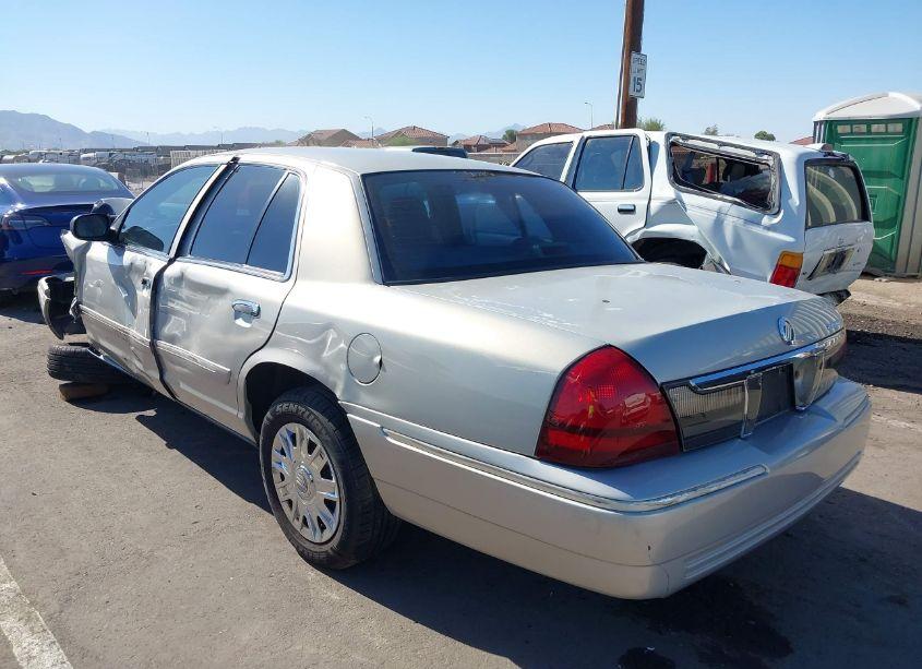 Photo 3 of 2006 Mercury Grand MARQUIS GS (VIN 2MEFM74V06X654132)