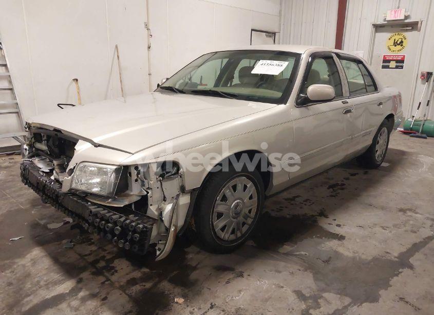 Photo 2 of 2006 Mercury Grand MARQUIS GS (VIN 2MEFM74V26X636702)