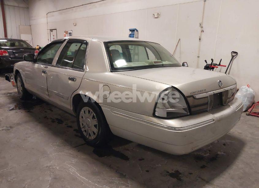 Photo 3 of 2006 Mercury Grand MARQUIS GS (VIN 2MEFM74V26X636702)