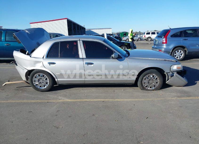 Photo 13 of 2007 Mercury Grand MARQUIS GS (VIN 2MEFM74V27X612272)