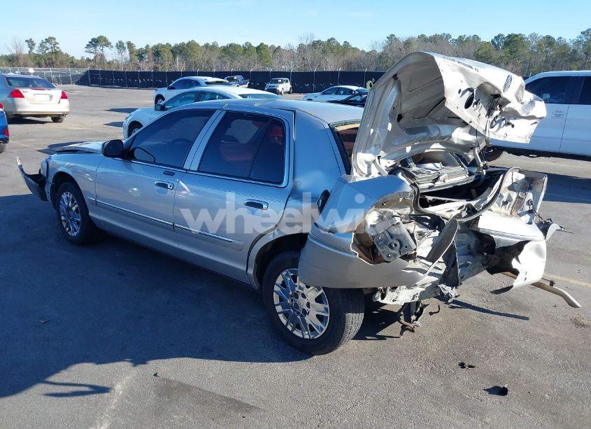 Photo 3 of 2007 Mercury Grand MARQUIS GS (VIN 2MEFM74V27X612272)