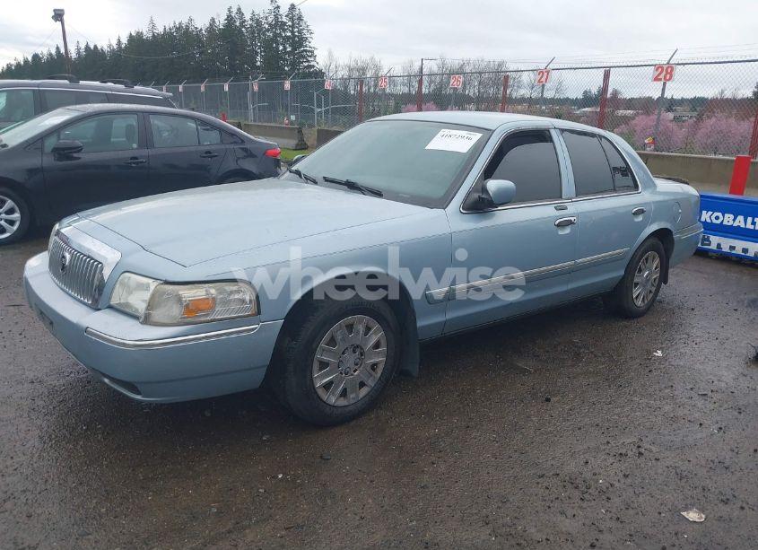 Photo 2 of 2007 Mercury Grand MARQUIS GS (VIN 2MEFM74V27X618105)