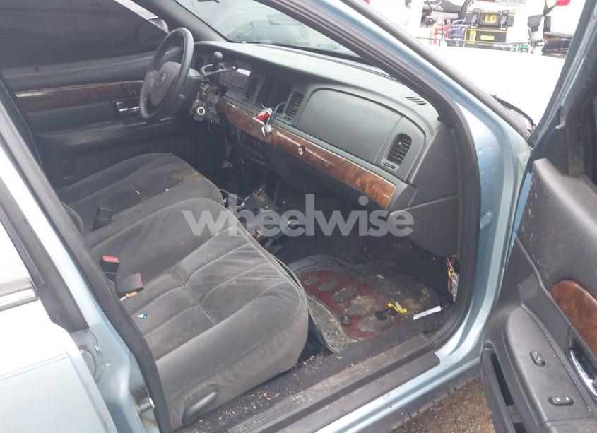 Photo 5 of 2007 Mercury Grand MARQUIS GS (VIN 2MEFM74V27X618105)