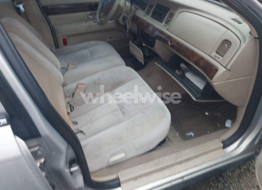 Photo 5 of 2008 Mercury Grand MARQUIS GS (VIN 2MEFM74V48X604790)