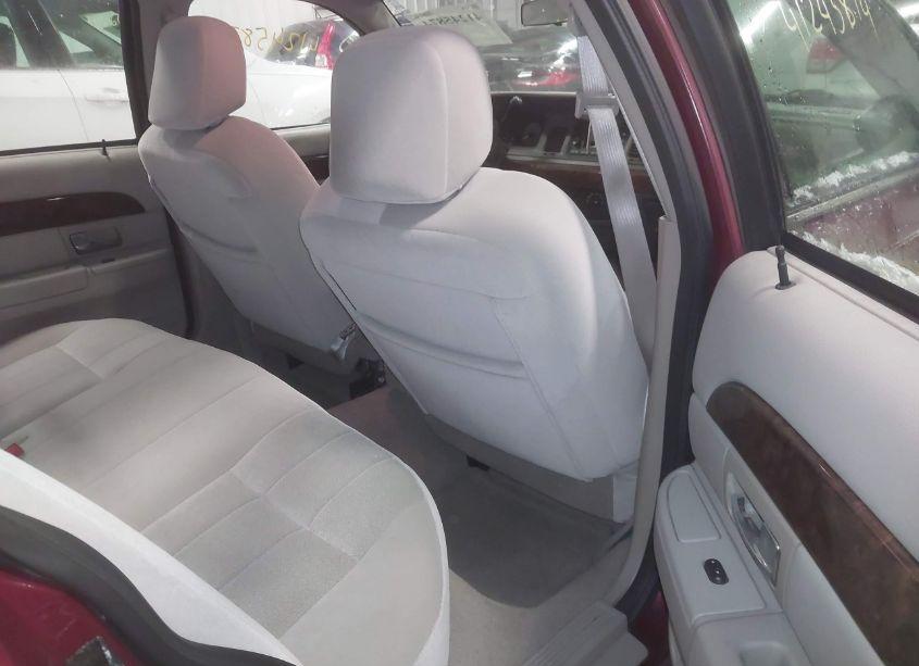 Photo 8 of 2008 Mercury Grand MARQUIS GS (VIN 2MEFM74V68X632042)