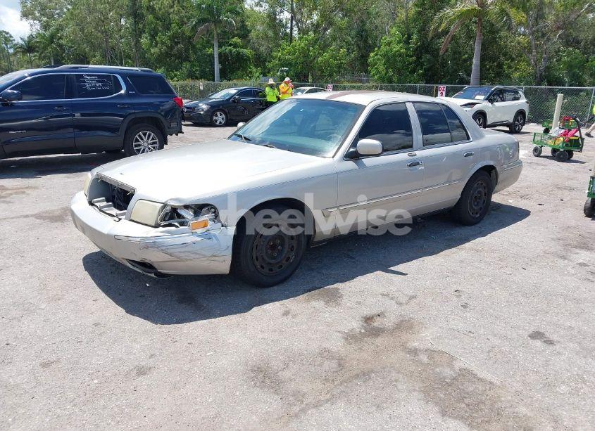 Photo 2 of 2007 Mercury Grand MARQUIS GS (VIN 2MEFM74V87X638956)