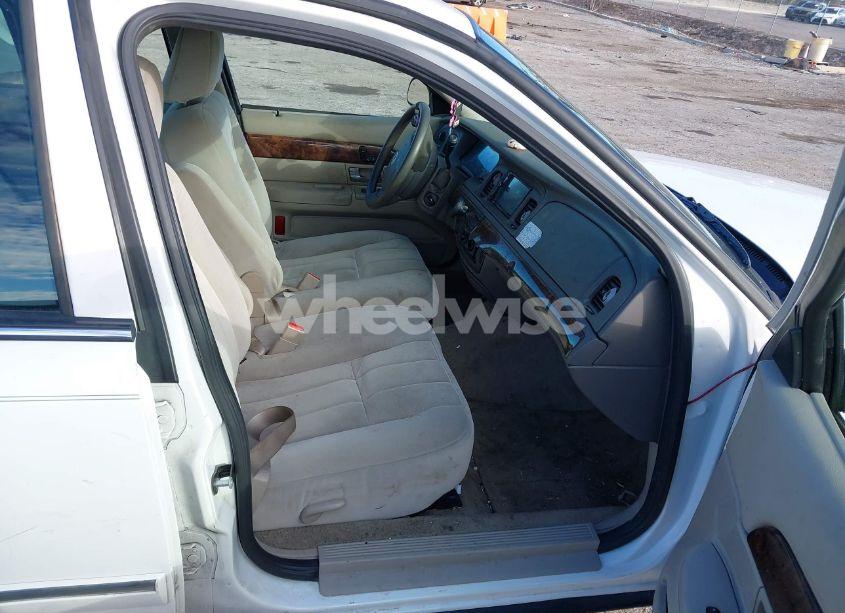 Photo 5 of 2008 Mercury Grand MARQUIS GS (VIN 2MEFM74V88X659257)