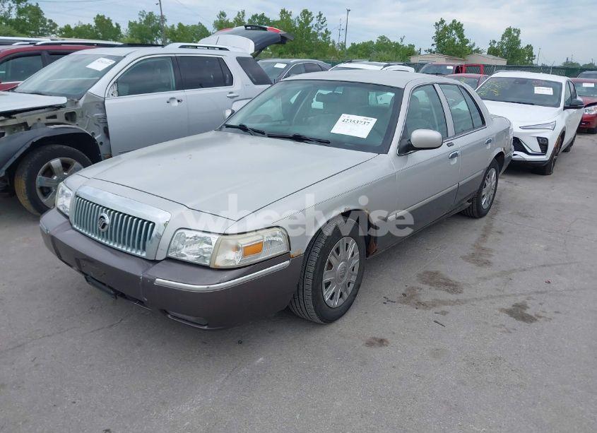 Photo 2 of 2007 Mercury Grand MARQUIS GS (VIN 2MEFM74V97X612947)