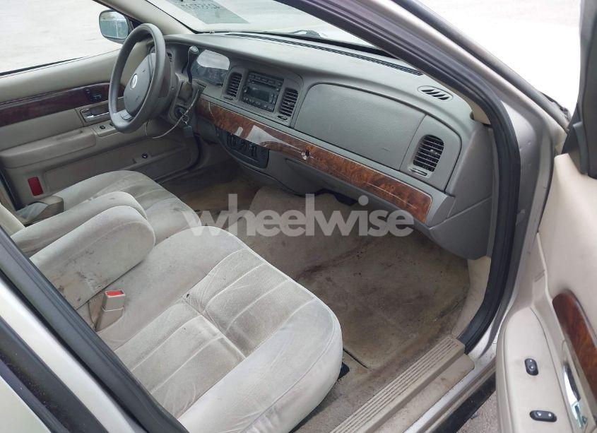 Photo 5 of 2007 Mercury Grand MARQUIS GS (VIN 2MEFM74V97X612947)