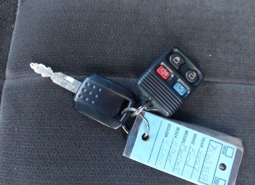 Photo 11 of 2007 Mercury Grand MARQUIS GS (VIN 2MEFM74V97X638559)