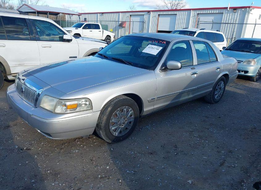 Photo 2 of 2007 Mercury Grand MARQUIS GS (VIN 2MEFM74V97X638559)