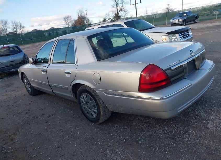 Photo 3 of 2007 Mercury Grand MARQUIS GS (VIN 2MEFM74V97X638559)