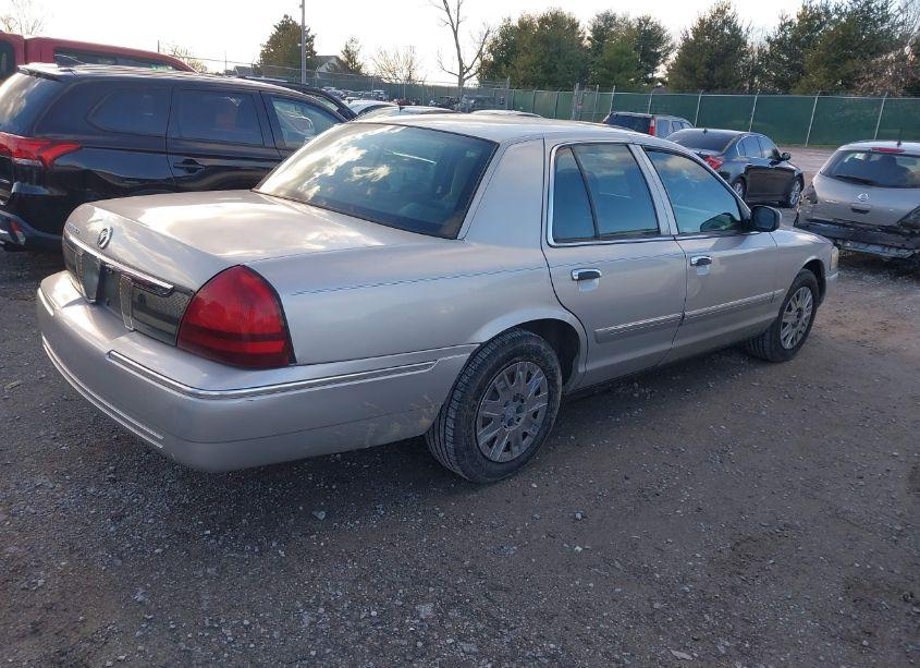 Photo 4 of 2007 Mercury Grand MARQUIS GS (VIN 2MEFM74V97X638559)