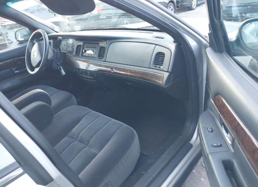 Photo 5 of 2007 Mercury Grand MARQUIS GS (VIN 2MEFM74V97X638559)