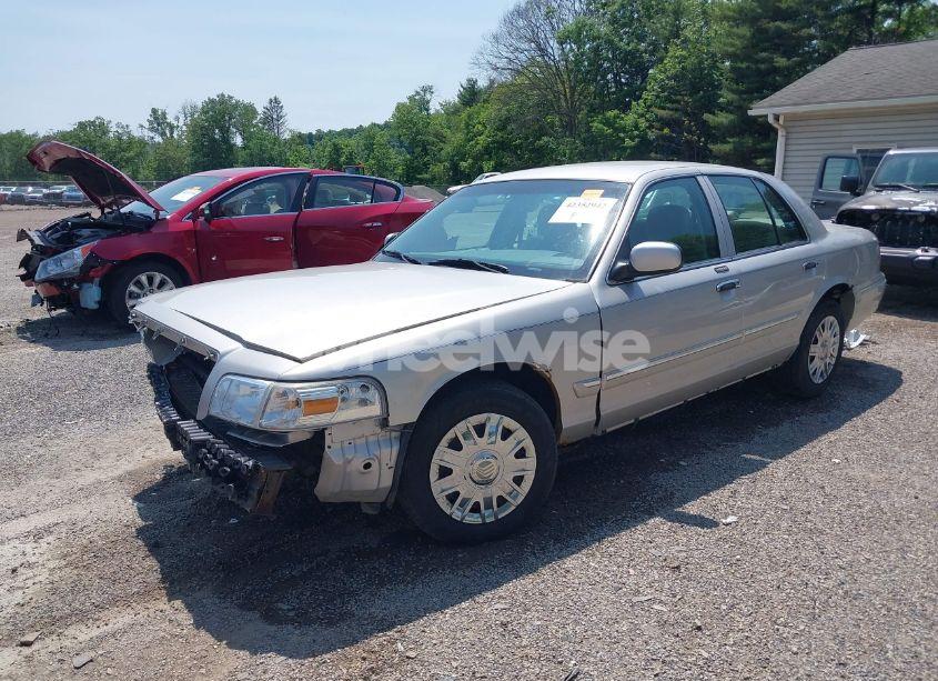 Photo 2 of 2008 Mercury Grand MARQUIS GS (VIN 2MEFM74V98X612481)
