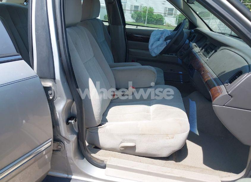 Photo 5 of 2008 Mercury Grand MARQUIS GS (VIN 2MEFM74V98X612481)