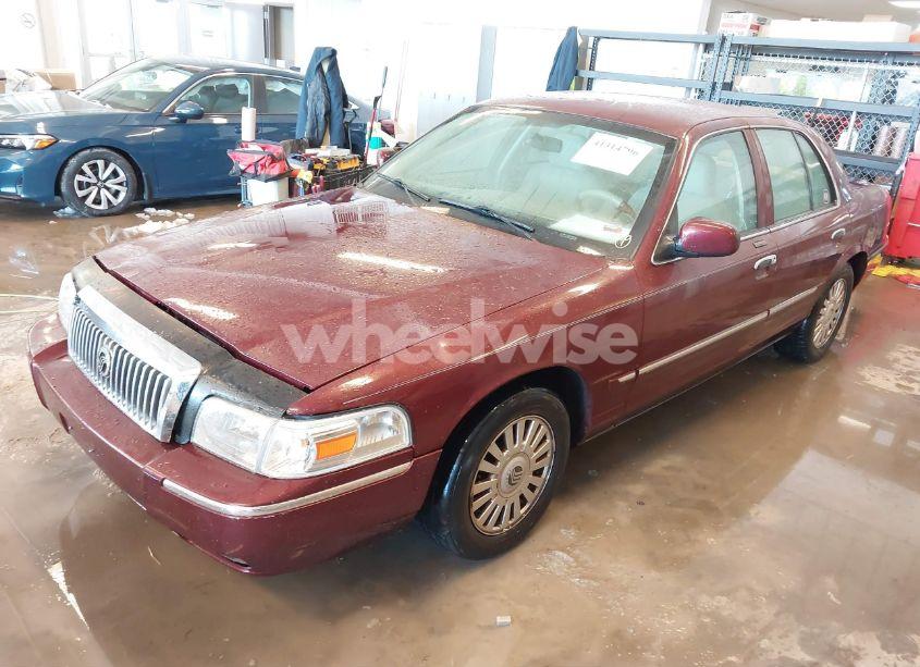 Photo 2 of 2008 Mercury Grand MARQUIS GS (VIN 2MEFM74VX8X608505)