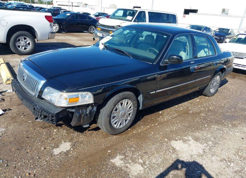Photo 2 of 2008 Mercury Grand MARQUIS GS (VIN 2MEFM74VX8X632030)