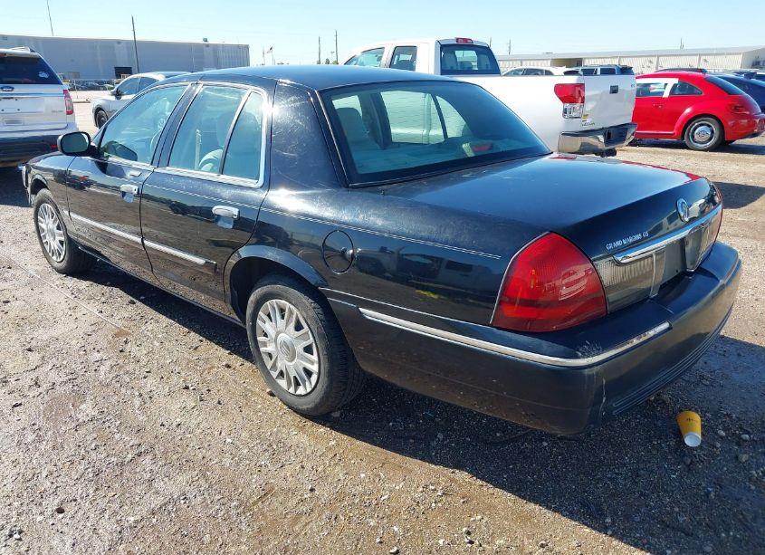 Photo 3 of 2008 Mercury Grand MARQUIS GS (VIN 2MEFM74VX8X632030)