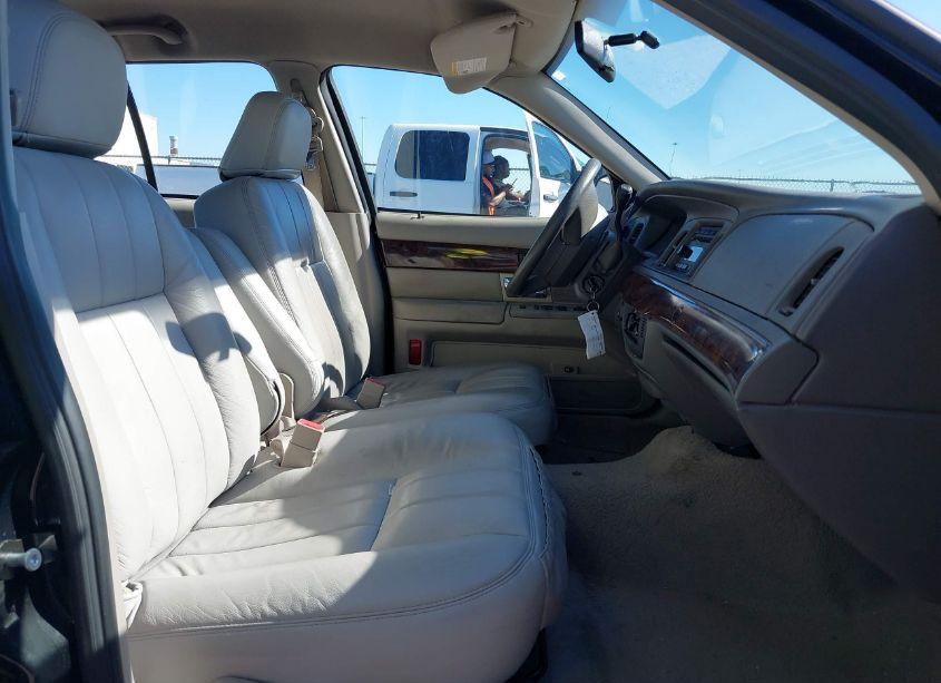 Photo 5 of 2008 Mercury Grand MARQUIS GS (VIN 2MEFM74VX8X632030)