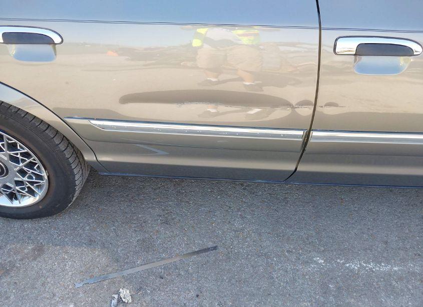 Photo 12 of 2002 Mercury Grand MARQUIS GS (VIN 2MEFM74W02X640461)