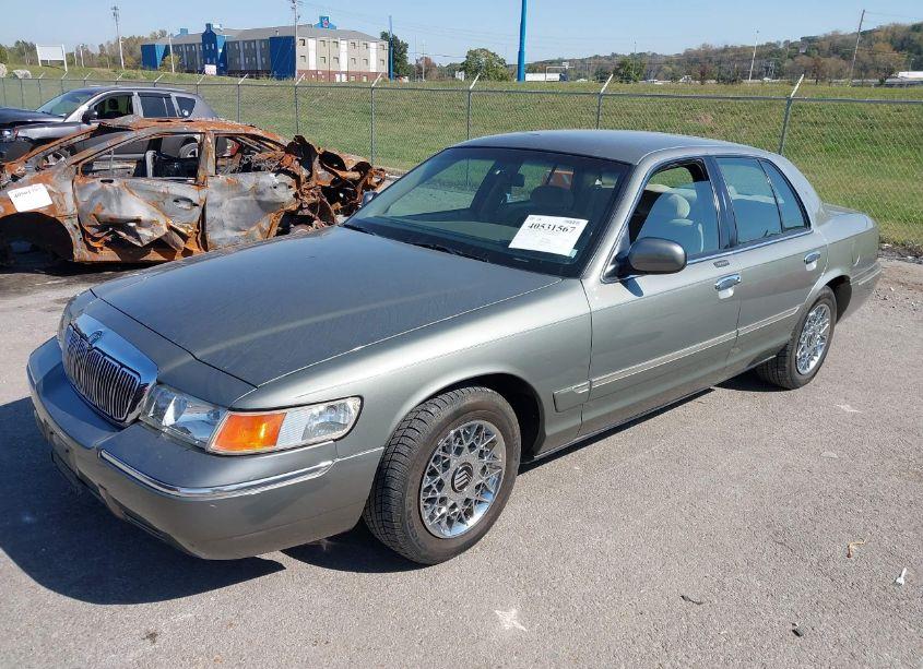 Photo 2 of 2002 Mercury Grand MARQUIS GS (VIN 2MEFM74W02X640461)