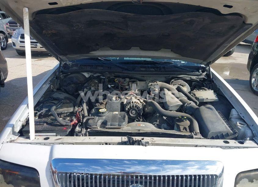 Photo 10 of 2005 Mercury Grand MARQUIS GS (VIN 2MEFM74W05X644708)