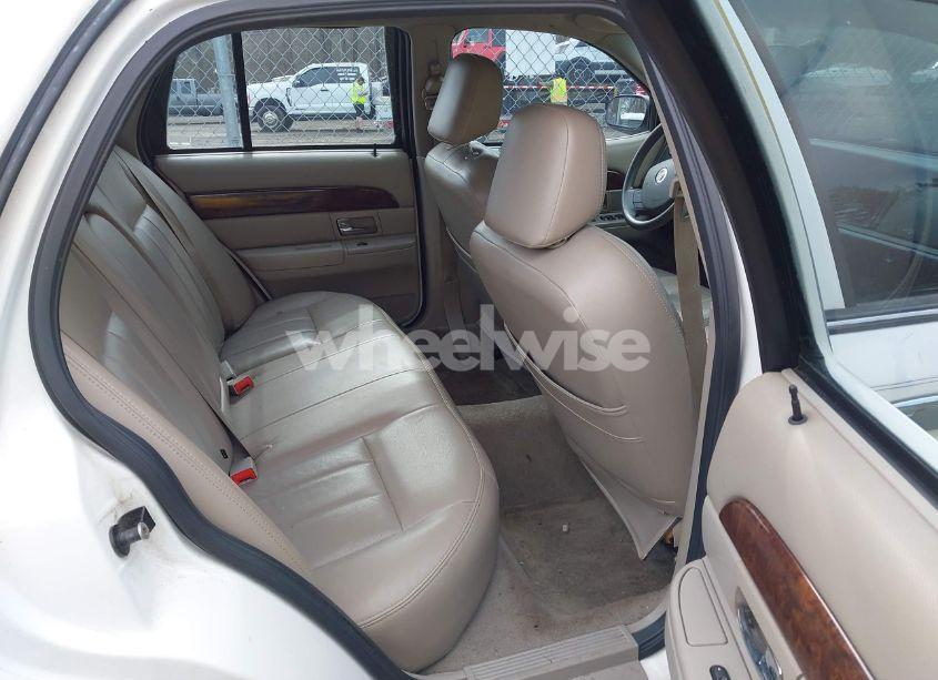 Photo 8 of 2007 Mercury Grand MARQUIS GS (VIN 2MEFM74W17X604351)