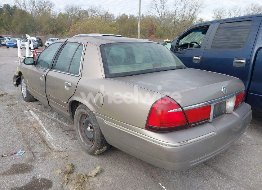 Photo 3 of 2002 Mercury Grand MARQUIS GS (VIN 2MEFM74W22X620731)