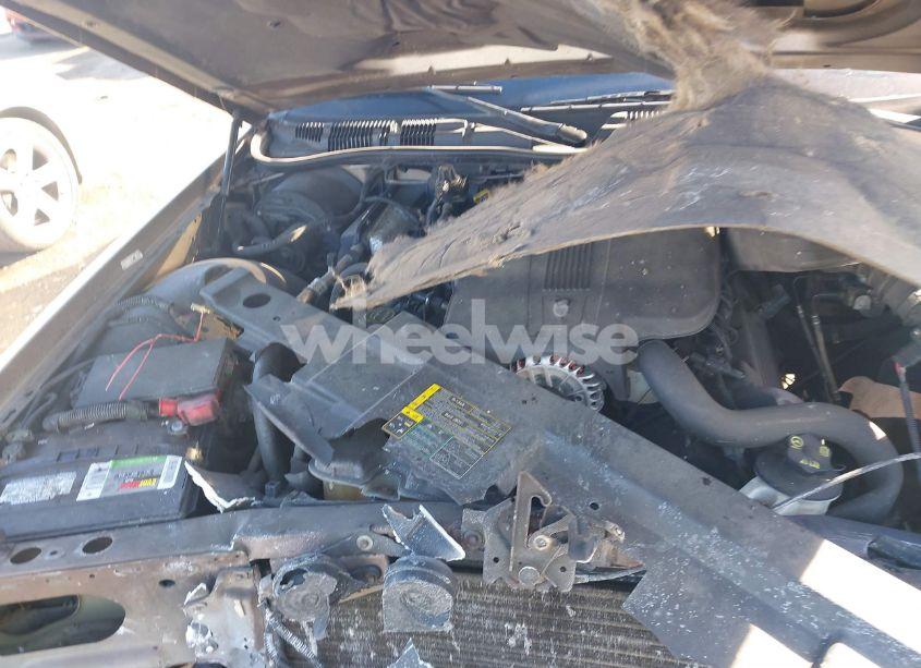 Photo 10 of 2005 Mercury Grand MARQUIS GS (VIN 2MEFM74W25X614142)