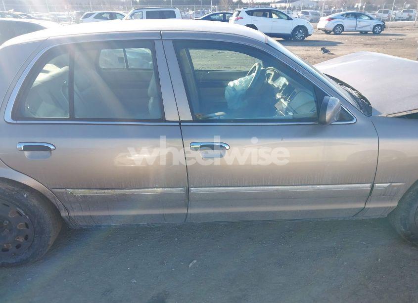 Photo 13 of 2005 Mercury Grand MARQUIS GS (VIN 2MEFM74W25X614142)