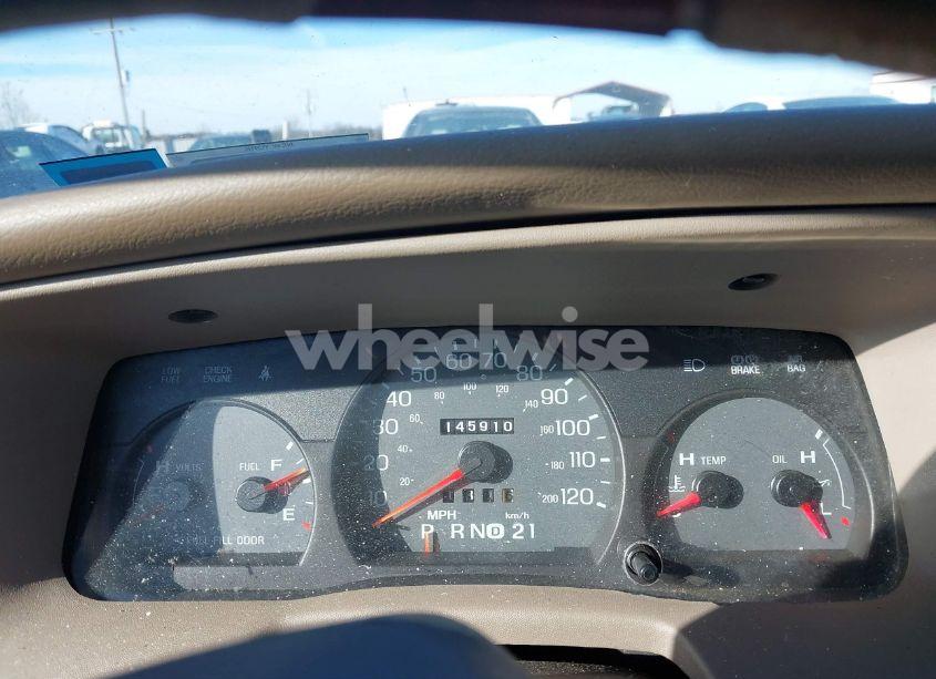 Photo 7 of 2005 Mercury Grand MARQUIS GS (VIN 2MEFM74W25X614142)