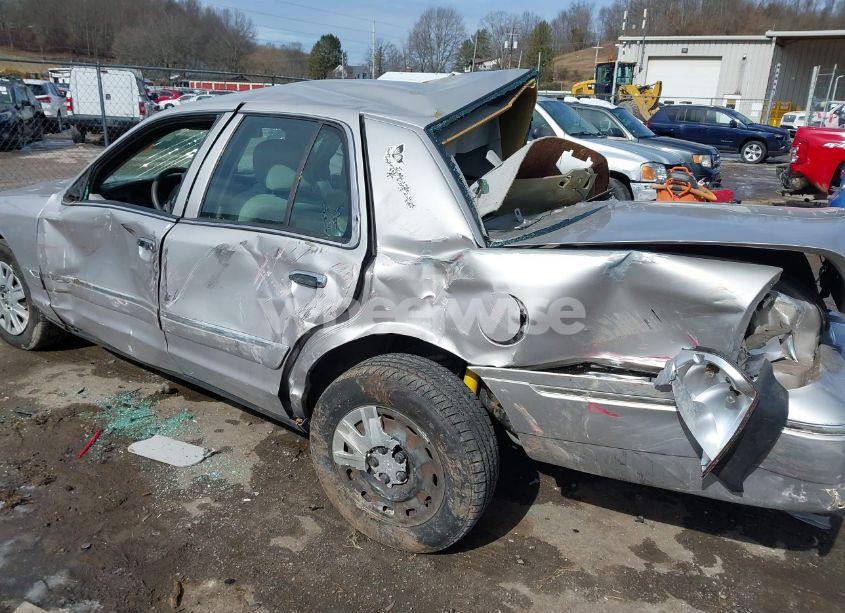 Photo 13 of 2005 Mercury Grand MARQUIS GS (VIN 2MEFM74W25X618546)