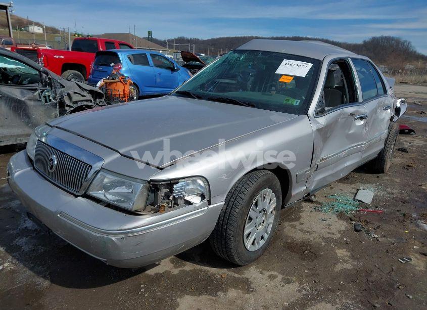 Photo 2 of 2005 Mercury Grand MARQUIS GS (VIN 2MEFM74W25X618546)