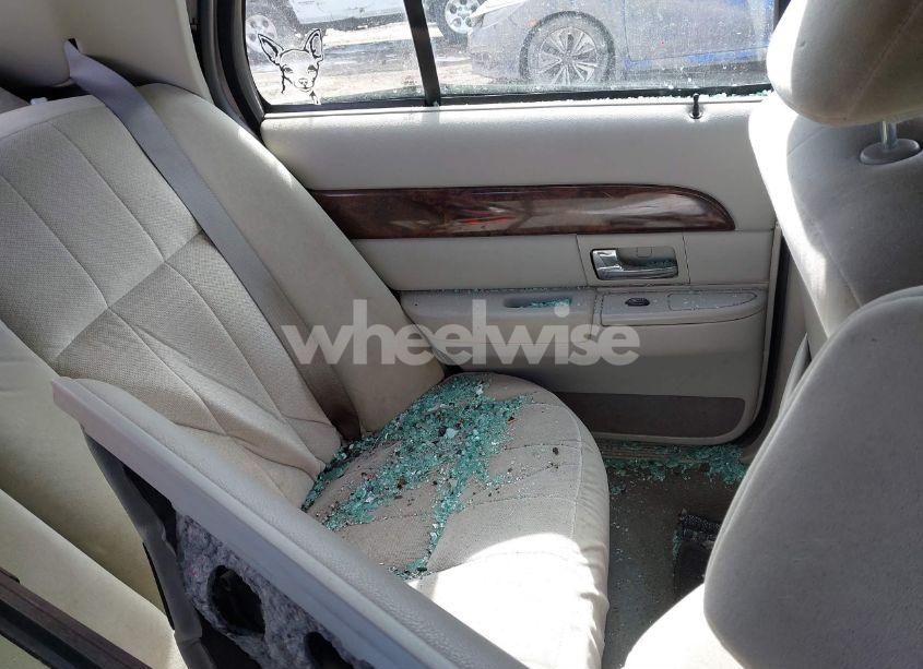 Photo 8 of 2005 Mercury Grand MARQUIS GS (VIN 2MEFM74W25X618546)