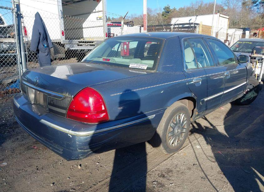 Photo 4 of 2007 Mercury Grand MARQUIS GS (VIN 2MEFM74W27X615990)